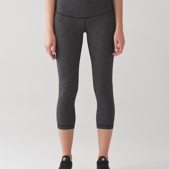 Lululemon Wunder Under Crop Size 8 - Picture 9 of 12